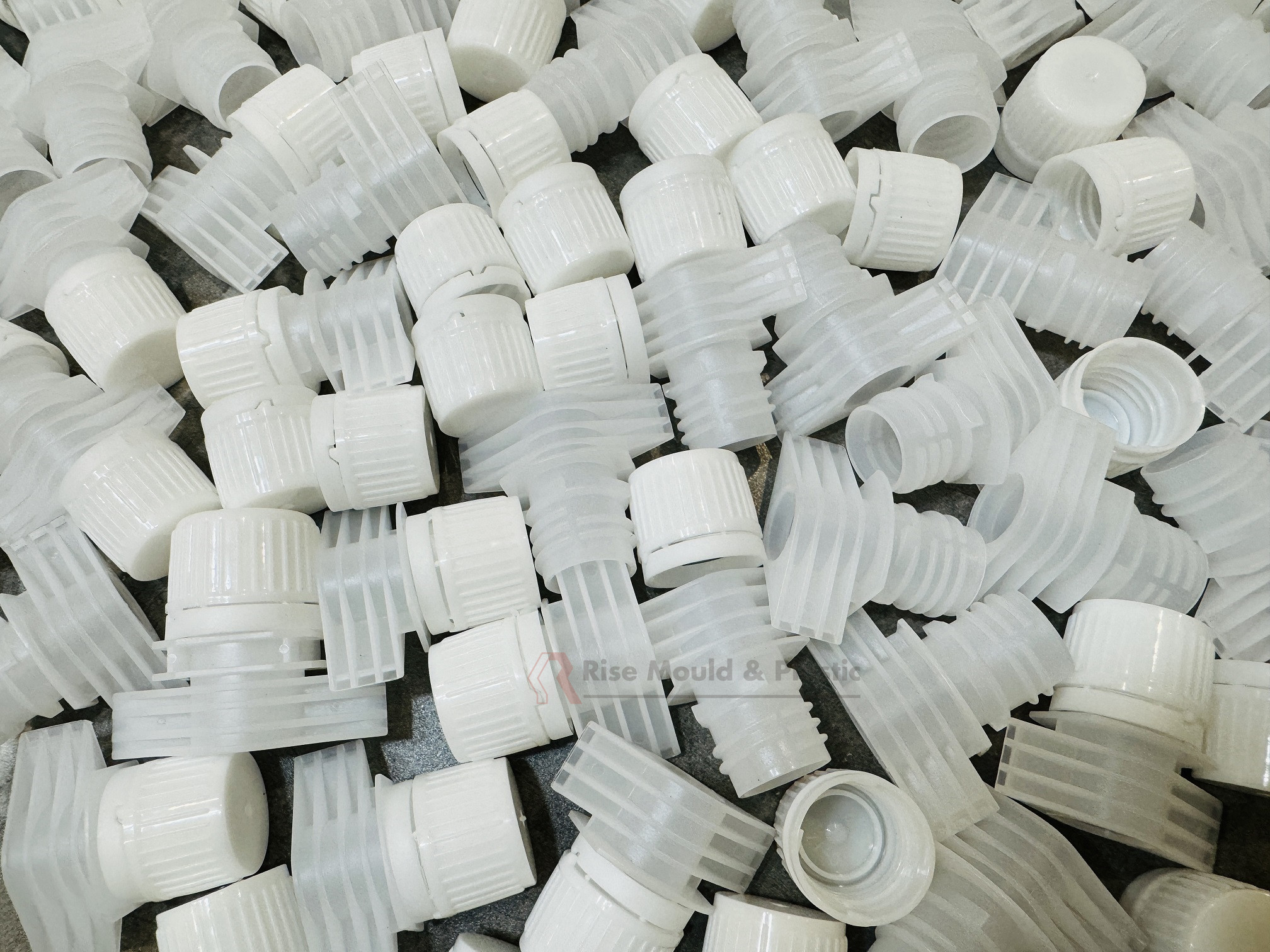 pouch spout cap mold